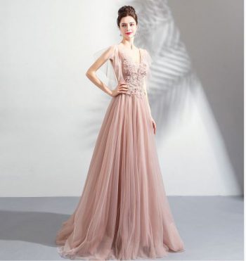 ชุดราตรียาวออกงานกลางคืน ระบายยาวหรูหรามีระดับ สีชมพู