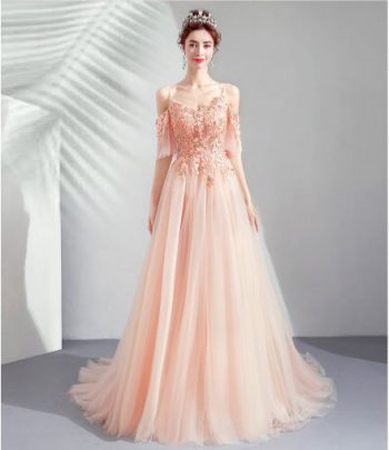ชุดราตรียาวออกงานกลางคืน โชว์ไหล่ สีชมพูนม