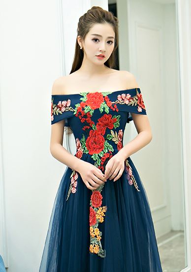 ชุดราตรียาวออกงานกลางคืน ระบายยาว สีกรม ปาดไหล่