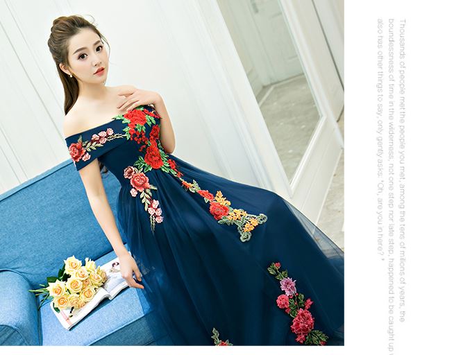 ชุดราตรียาวออกงานกลางคืน ระบายยาว สีกรม ปาดไหล่