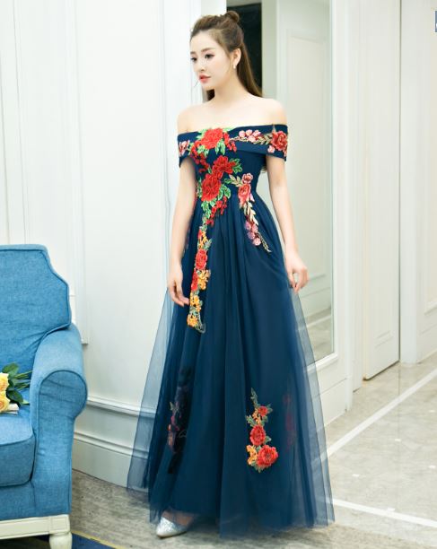 ชุดราตรียาวออกงานกลางคืน ระบายยาว สีกรม ปาดไหล่