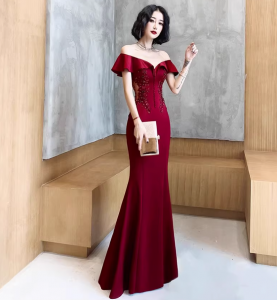 ชุดราตรียาวออกงานกลางคืน เรียบหรู เข้ารูป สีเบอร์กันดี
