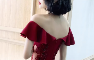 ชุดราตรียาวออกงานกลางคืน เรียบหรู เข้ารูป สีเบอร์กันดี