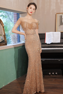 ชุดราตรียาวออกงาน