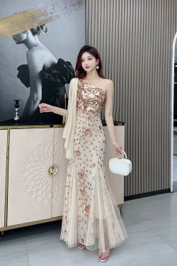 ชุดราตรียาว สีแอปริคอท ไหล่เบี่ยงเก๋ๆ